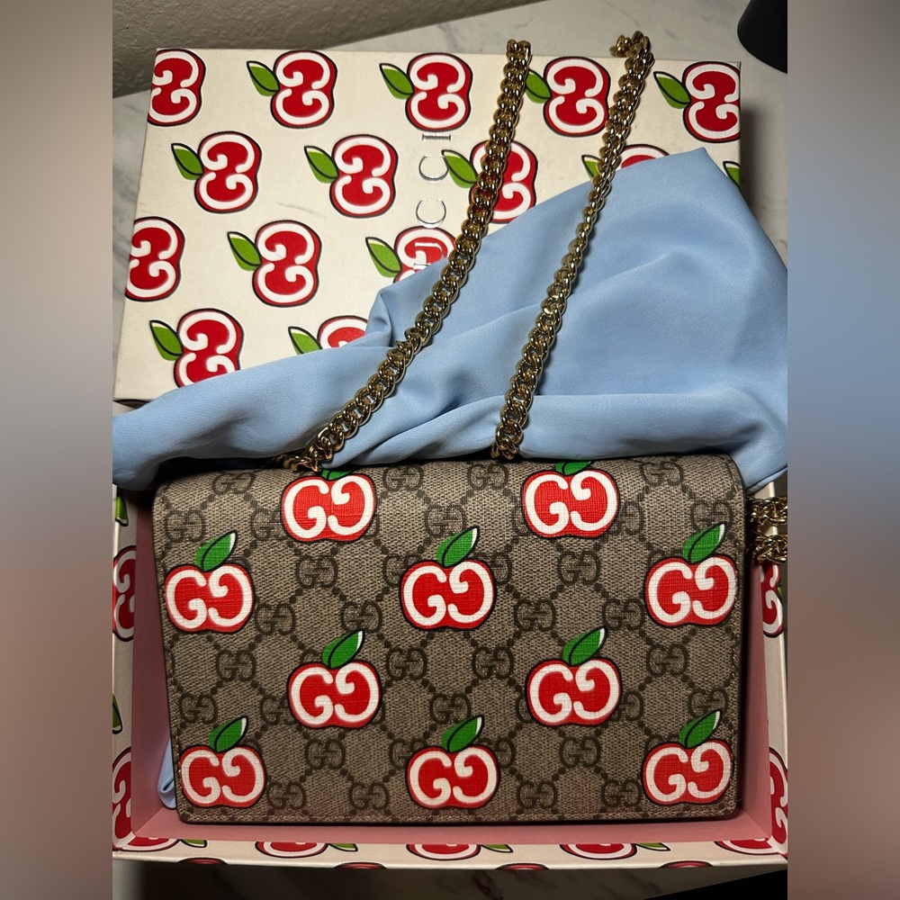 Gucci supreme apple print chain wallet
